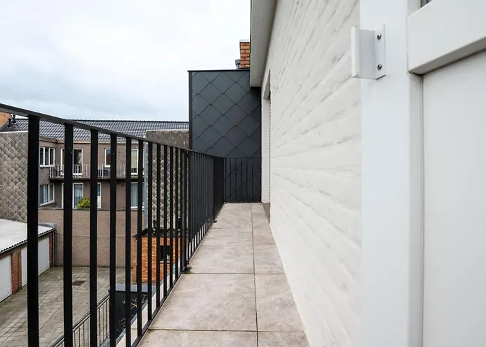 Charming 2 Bedroom Apartment
